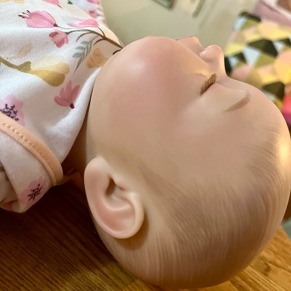 CHARLIE Realistic Life-Like Baby Doll w/2 Outfits - Gender Neutral Reborn? - Picture 4 of 14